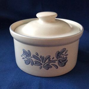 Pfaltzgraff Yorktowne Butter Tub